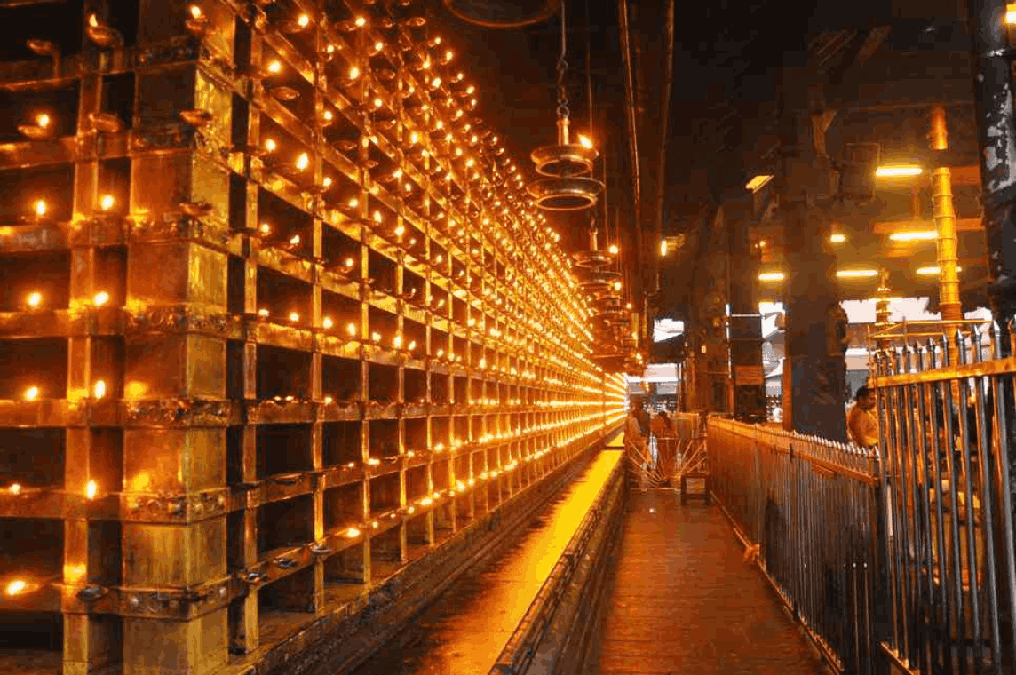 guruvayur-temple-lighting