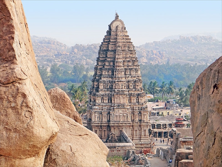 Virupaksha_temple_Gopuram_Hampi