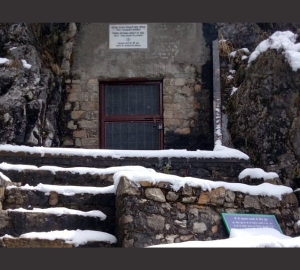 Experience a divine 2N/3D pilgrimage to YSS Dwarahat Ashram and Mahavatar Babaji Cave from Chennai with Vasantkamal Tours. Guided meditation, scenic trek & seamless travel.