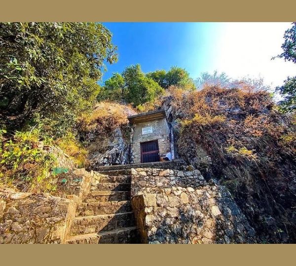 Experience a divine 2N/3D pilgrimage to YSS Dwarahat Ashram and Mahavatar Babaji Cave from Mysore with Vasantkamal Tours. Guided meditation, scenic trek & seamless travel.