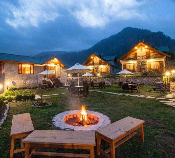 ❄️ Luxury stays, unforgettable days