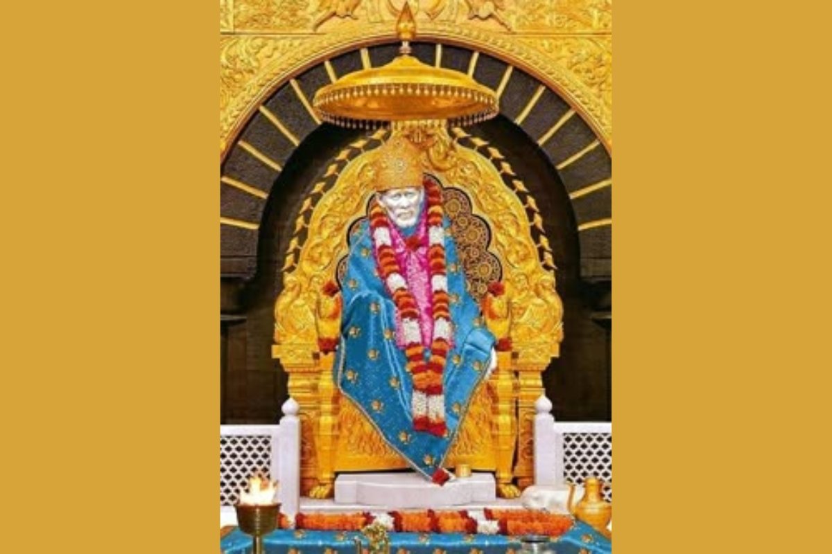 Devotees visiting Shri Sai Baba Temple in Shirdi with Vasantkamal Tours, offering Shirdi tour packages from Ahmedabad by flight, VIP Darshan, Kakad Aarti assistance, 4-star hotel accommodation, airport transfers, and guided pilgrimage.