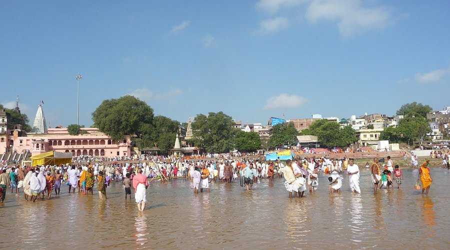 Book Gaya Tour Package from Chennai for sacred Pind Daan rituals and Vishnupad Temple darshan. Includes flights, hotel stay, transfers, and guided pilgrimage to Gaya & Bodh Gaya. Hassle-free spiritual journey.