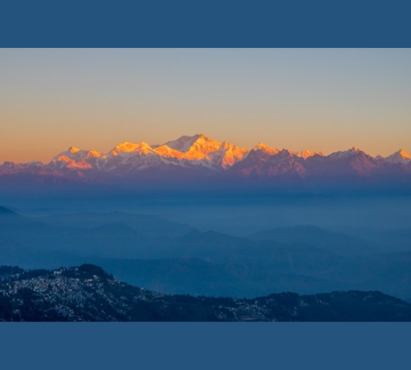 Darjeeling-🌄 Tiger Hill Sunrise Experience