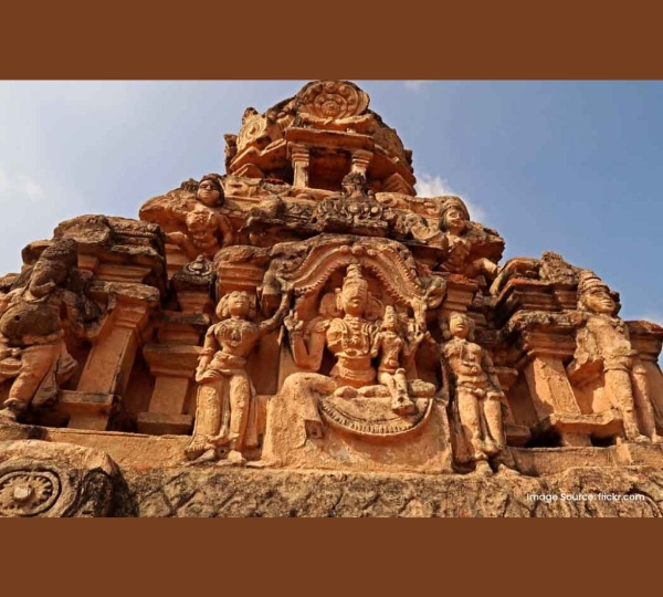 Book the best Chennai to Thanjavur Tour Package with Vasantkamal Tours. Explore Brihadeeswarar Temple, Thanjavur Palace, Saraswathi Mahal Library, Swamimalai and Kumbakonam in a memorable 2 Nights 3 Days heritage journey.