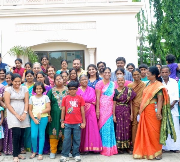 Devotees visiting Shri Sai Baba Temple in Shirdi with Vasantkamal Tours, offering Shirdi tour packages from Kolkata by flight, VIP Darshan, Kakad Aarti assistance, 4-star hotel accommodation, airport transfers, and guided pilgrimage.