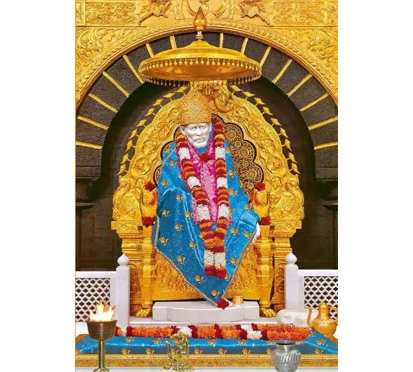 Devotees visiting Shri Sai Baba Temple in Shirdi with Vasantkamal Tours, offering Shirdi tour packages from Rajahmundry by flight, VIP Darshan, Kakad Aarti assistance, 4-star hotel accommodation, airport transfers, and guided pilgrimage.